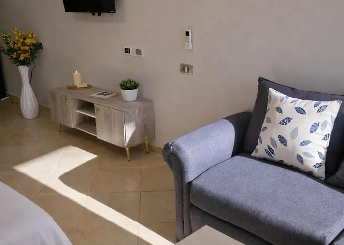 Luxury Pool View Boutique Studio, With Balcony, Hurghada, By Lotus Gurdaka